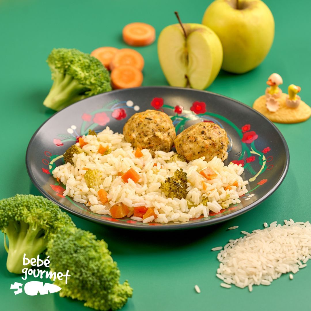 Almôndegas de Frango Escalfadas com Arroz Alegre (12+)